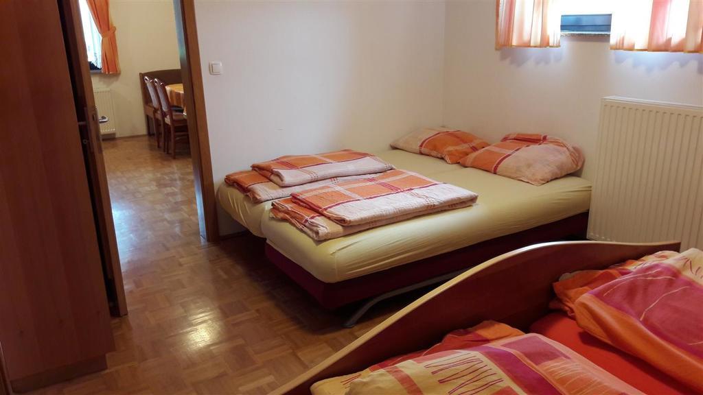 דירות Otočec Tourist Farm Skrbina מראה חיצוני תמונה