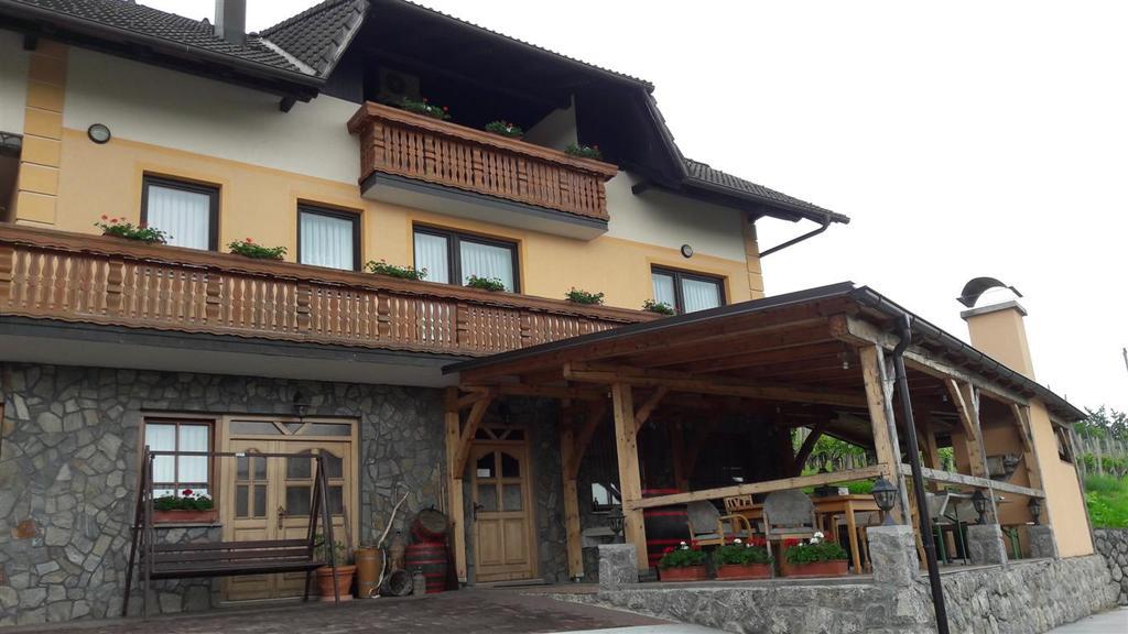 דירות Otočec Tourist Farm Skrbina מראה חיצוני תמונה